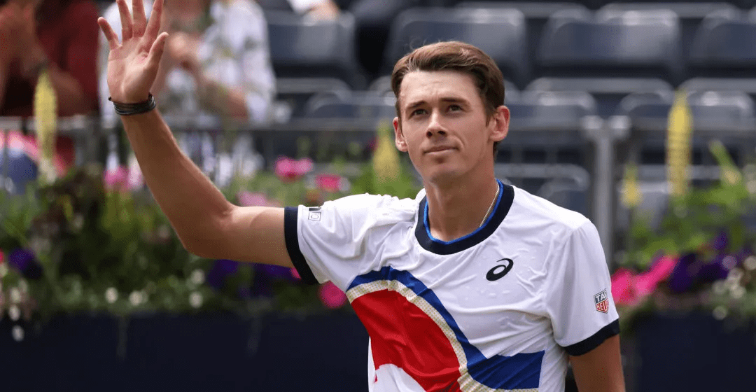 爱游戏- 杨建平吐口水完整视频 