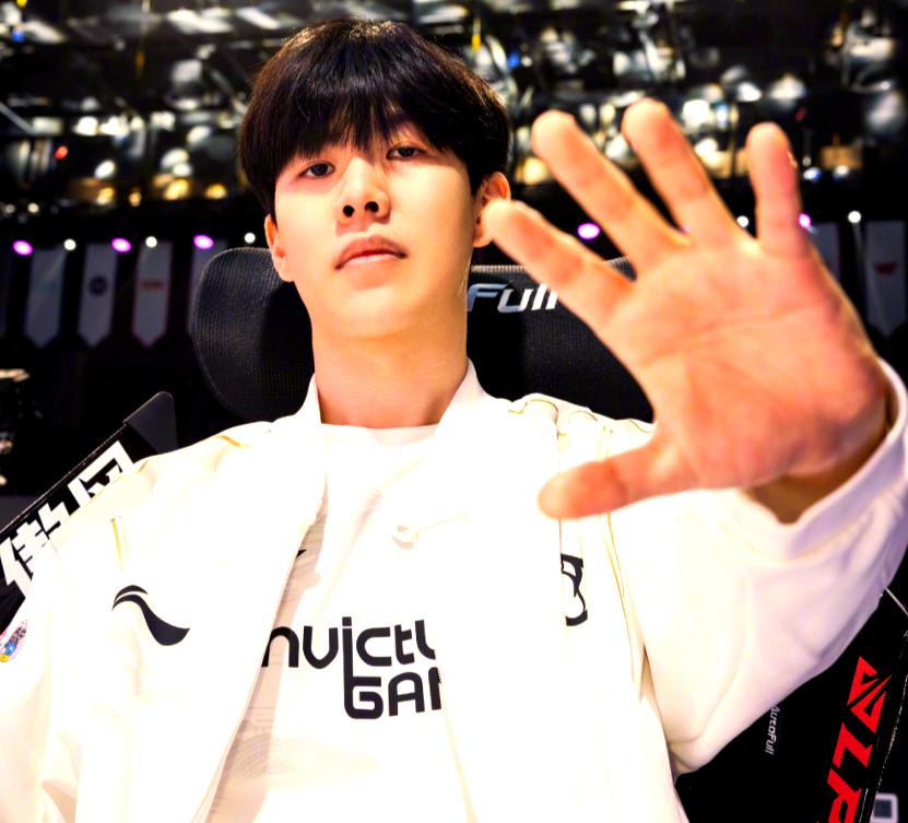 爱游戏体育- theshy时隔1841天再进决赛 